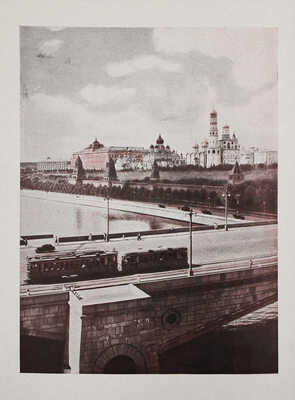 Гольденберг П.И. Старая Москва / Академия архитектуры СССР. М.: Изд-во Академии архитектуры СССР, 1947.